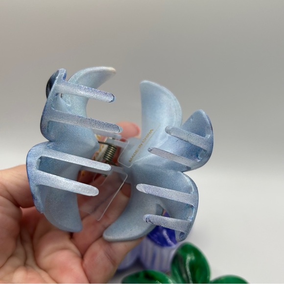 Colorful Flower-Shaped Hair Claws - Picture 5 of 9